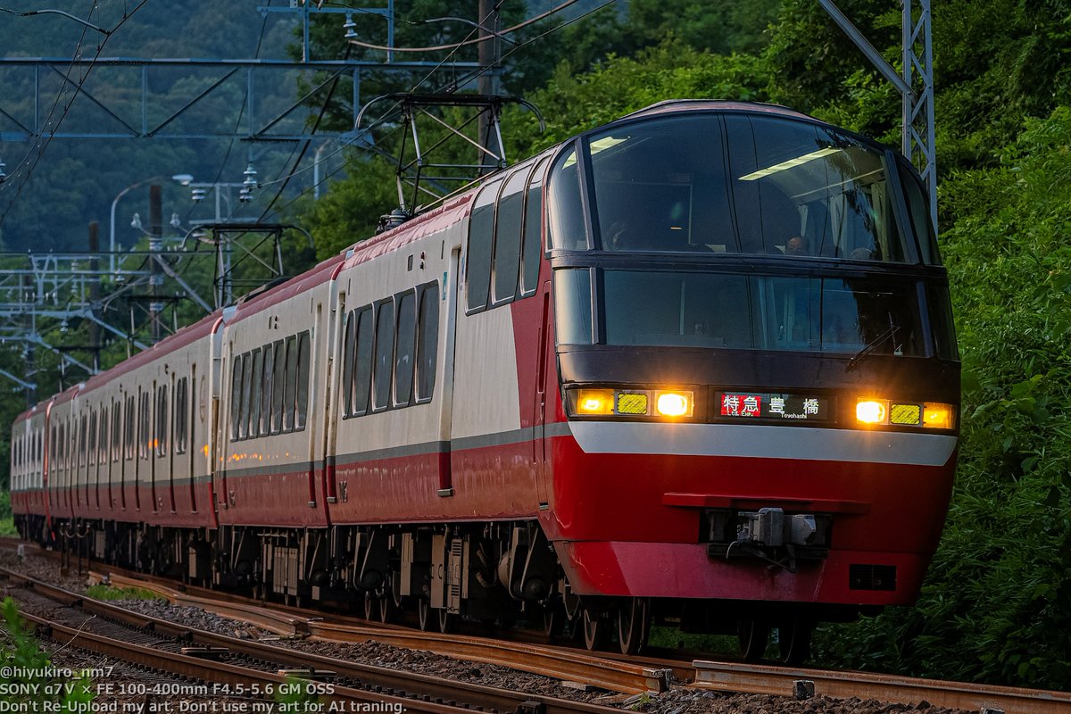 hiyukiro_nm7's tweet photo. 7/21 本宿カーブにて
176ﾚ(快特 豊橋) 2234F+9127F
1712ﾚ(急行 豊橋) 3167F+9510F
180ﾚ(特急 豊橋) 1015F+1801F
1722ﾚ(準急 豊川稲荷) 3516F+9129F
流石フィルター径77mmのGマスターレンズ、ボケ具合と描写力は素晴らしい👏(重いですが())
#名鉄 #α7V #ILCE7M5 https://t.co/VRLocmdcvb