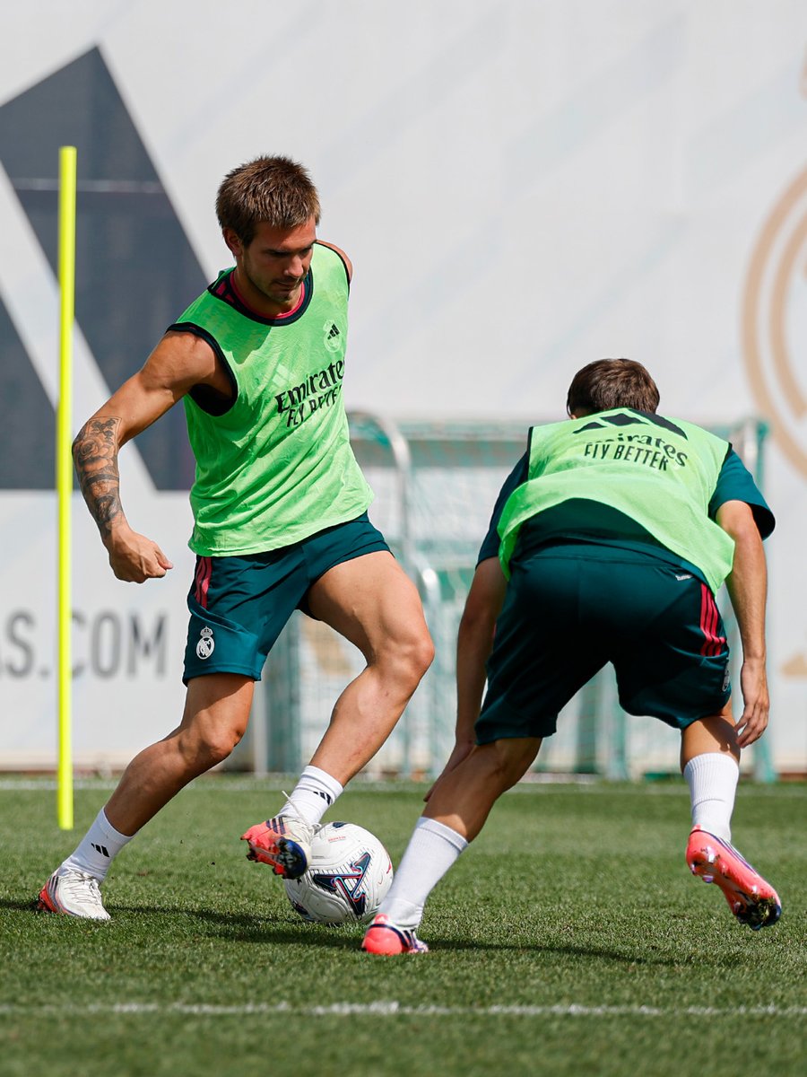 realmadriden's tweet photo. 🦵⚔️⚽ https://t.co/Bp4iHUbwsT