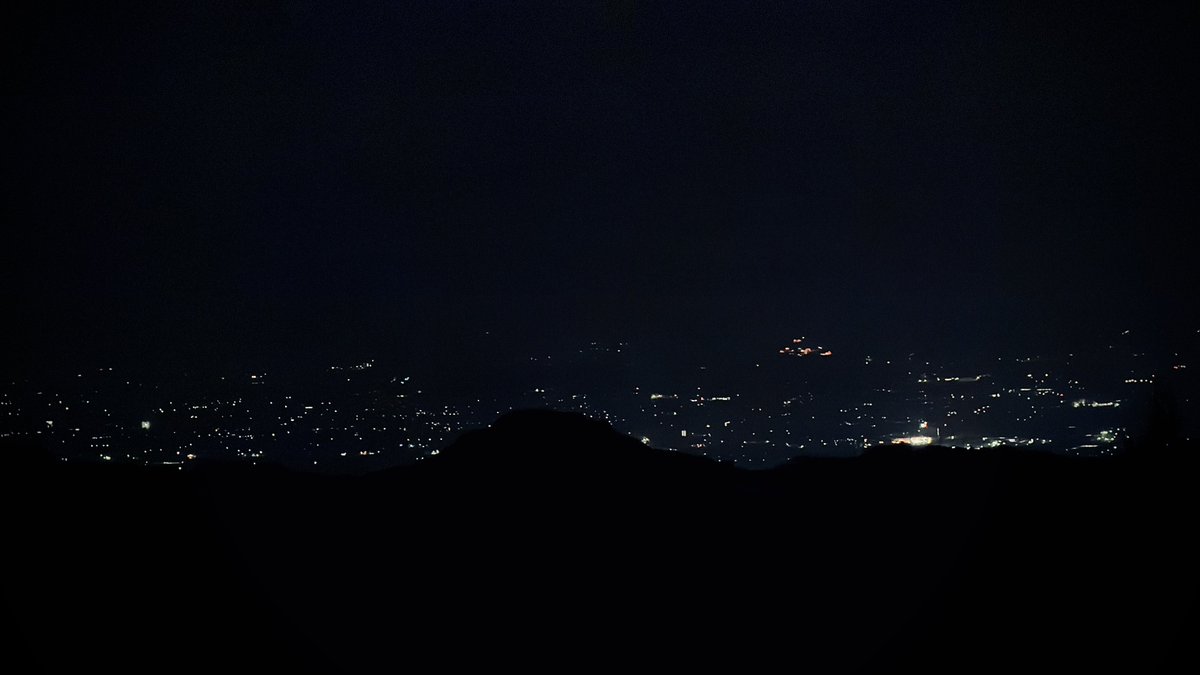 ititoaoi's tweet photo. 夜景を見にきた

マツダスピードアクセラで深夜ドライブ https://t.co/dmNrpES3t2