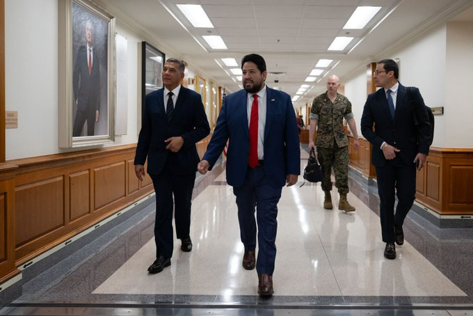 Horadelaverdad's tweet photo. El Pentágono respaldó al presidente electo Abelardo De La Espriella. 

El subsecretario de Guerra de EE. UU., Joseph M. Humire, afirmó que la relación bilateral alcanzará un nuevo nivel y destacó la visita del ministro de Defensa designado, Jorge Eduardo Mora. https://t.co/L1XYZq2IzB