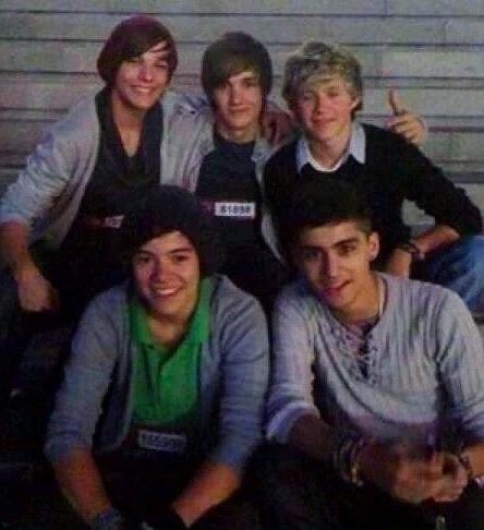 Crismtz_ahft's tweet photo. ¡LA PRIMERA Y ÚLTIMA FOTO EN BANDA! 😭 https://t.co/d1gYe5RmLN