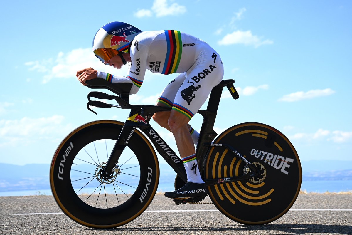 jorge_matesanz's tweet photo. Señores del #TDF2026

En busca de su tan ansiada emoción, ¿no sería más efectivo aumentar la cantidad de contrarreloj para que Evenepoel pueda competir con Pogačar?

Remco rompe el crono, le mete medio minuto al líder y, sin Lipowitz, ya es líder absoluto del Red Bull https://t.co/inYvuChUzR