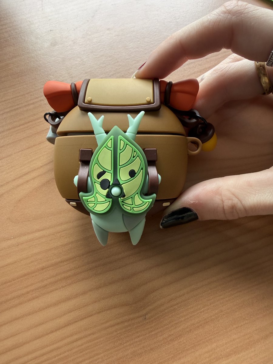 windblumegarden's tweet photo. my korok airpods case arrived and its the cutest thing EVER https://t.co/lKP3TJjvbY