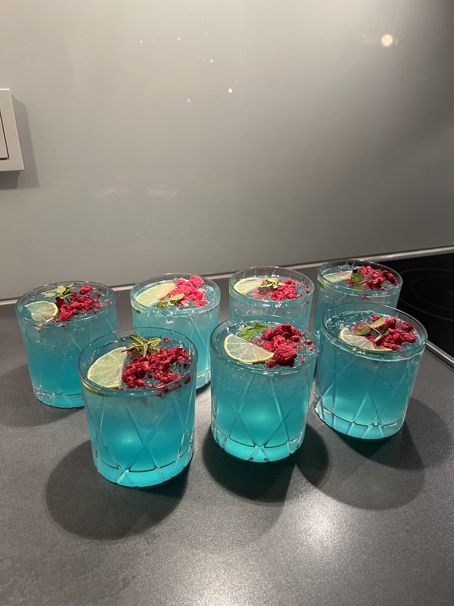 bossbabejass's tweet photo. Cocktail Tuesdays 😍 https://t.co/F7v47Mb81T