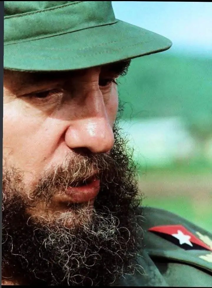 DDanrober's tweet photo. REVOLUCIÓN es defender valores en los que se cree al precio de cualquier sacrificio #100AñosConFidel https://t.co/5sxHG1967I