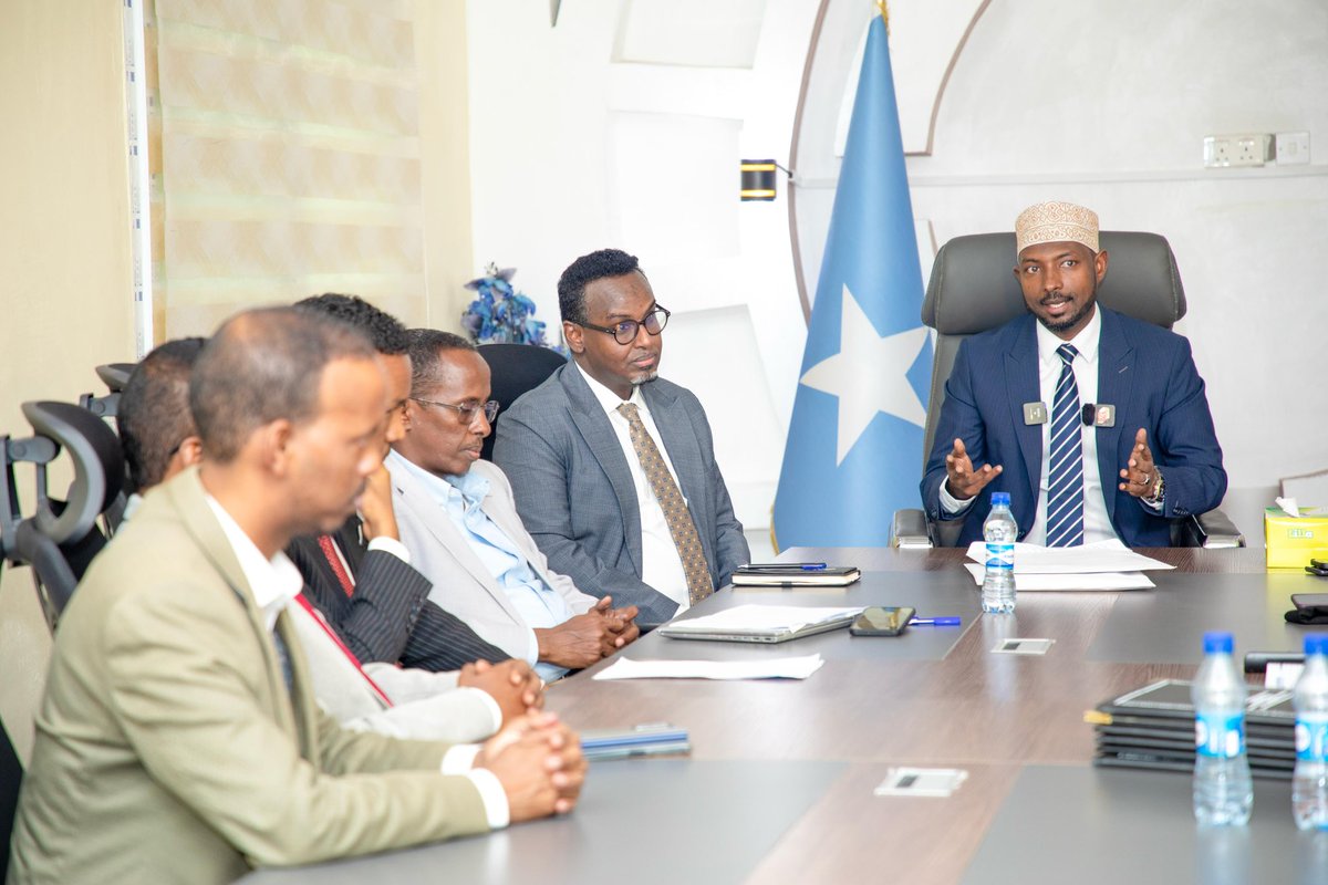 OCJSomalia's tweet photo. Today, the Chief Justice, H.E. Baashe Yusuf Ahmed, accompanied by the Attorney General, H.E. Suleiman Mohamed Mohamud, officially announced the results of the National Bar Examination at the Chief Justice’s Office. https://t.co/6aUtl5bONi