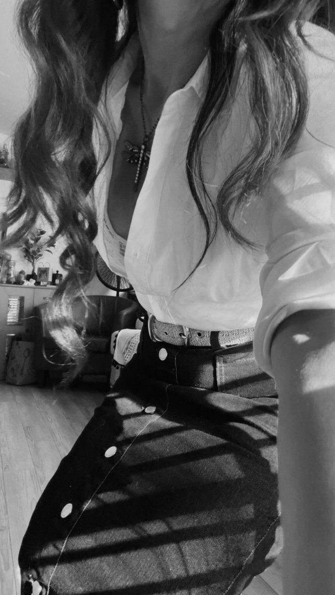LaPuraNetaHDSPM's tweet photo. Soy como soy y no m paresco a nadie
Amo con el alma y🫀Odio la apatia y la hipocrecia Soy d pocas palabras, real y direct@ Doy amor a manos llenas xq m sobra aunque no todos saben recibirlo o devolverlo Y estabien no todos tenemos esacapacidad
Si no soy para todos y esta bien✨🐈‍⬛ https://t.co/I5rY0q6xun