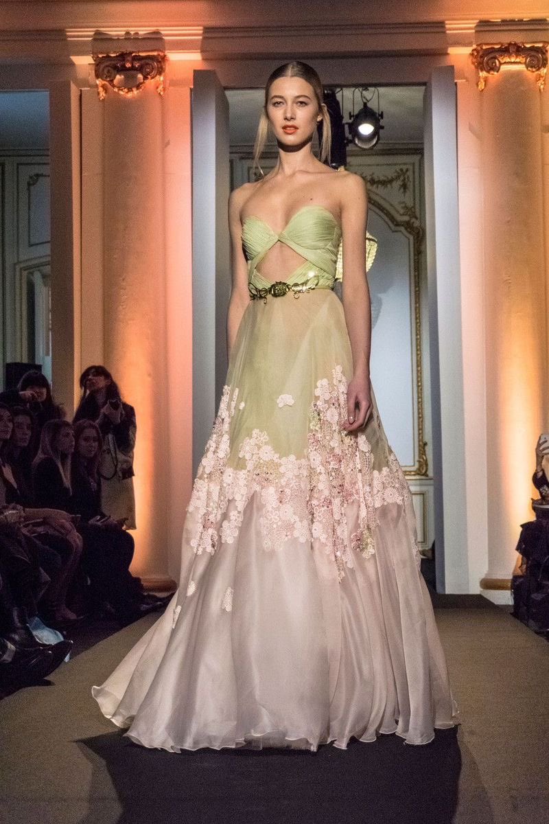 vogueishgirl's tweet photo. stomach cut out dresses https://t.co/yz62AaXSdj