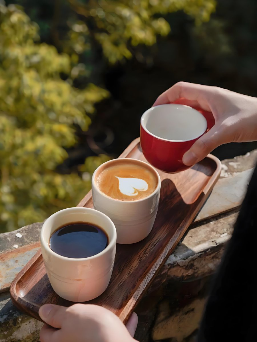 yangmal32368818's tweet photo. Winding down with iced coffee and my favorite playlist on a lazy afternoon—this is the small joy we all need. https://t.co/Zj1NQ5fMre