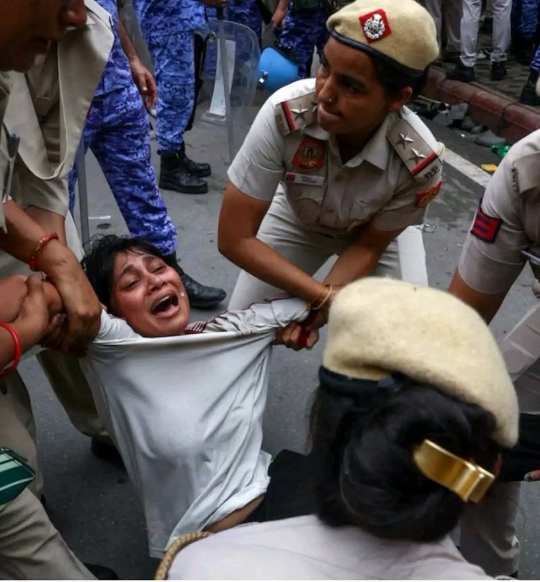 Farukahamedhri2's tweet photo. These photos broke a lot of hearts 💔
#saveindianstudents
#cjp
@CJP_for_India https://t.co/ydlk7i3lZc