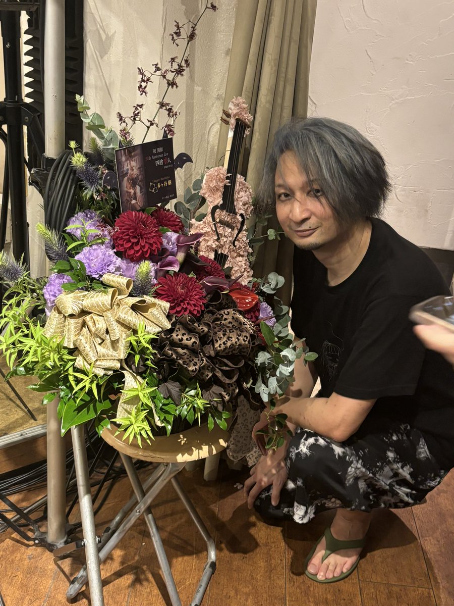 devi721violin's tweet photo. 皆様、多ヶ谷樹50th Anniversary『四捨"誤"入』お疲れ様でした！
ご協力頂いた皆様、本当に本当に、ありがとうございました✨
文字通り、細やかながら花を添えることが出来まして感無量です。
そして何よりも我らが変態ヴァイオリニスト多ヶ谷樹様、お誕生日おめでとう御座います🎻✨ https://t.co/zrwJ6jtIx8