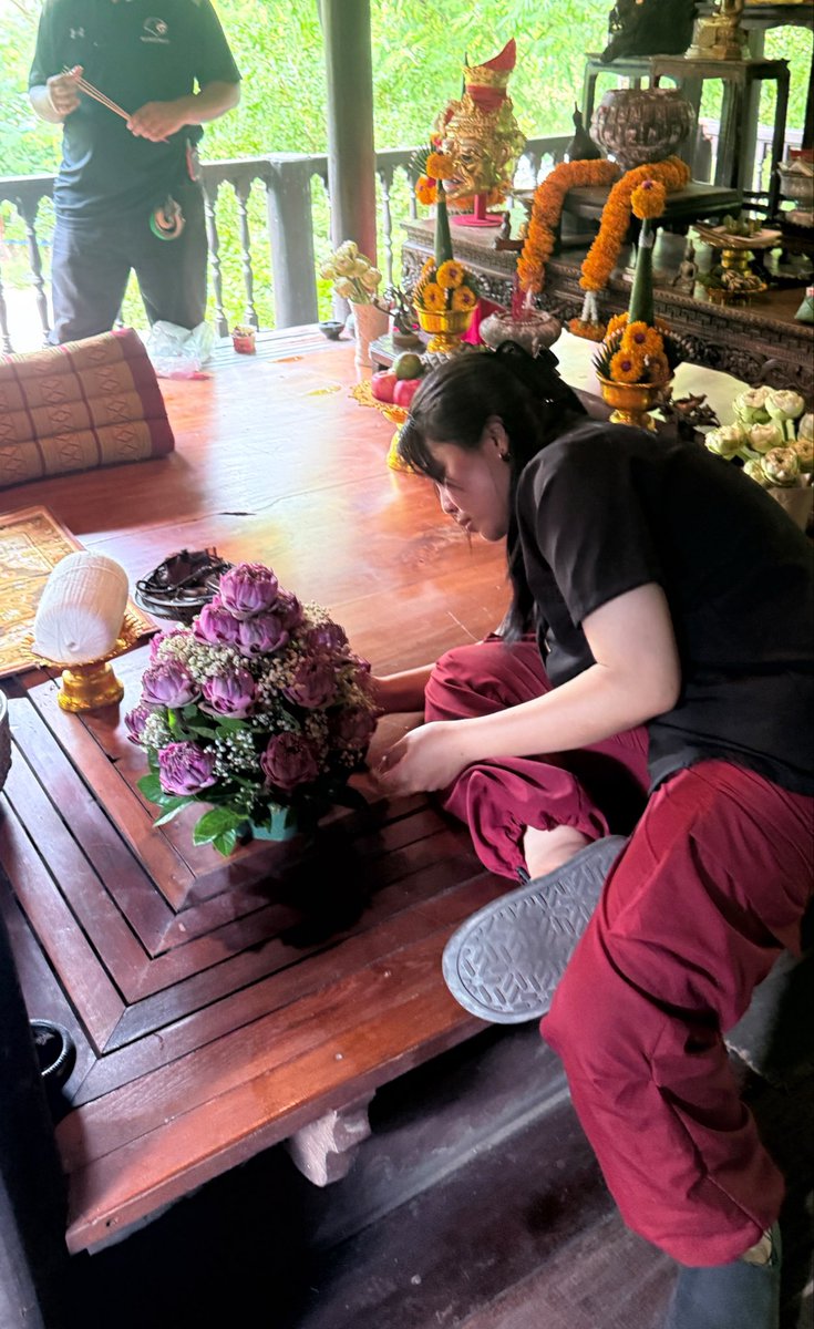 ลักซ์ชูเรียส.W tweet media
