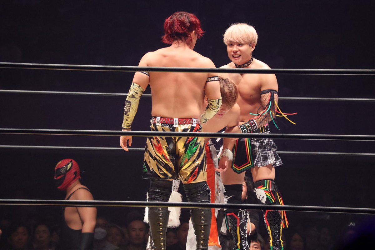 ramzow's tweet photo. U-Tこのコスチュームかっこいい https://t.co/YHDDk7OdJA