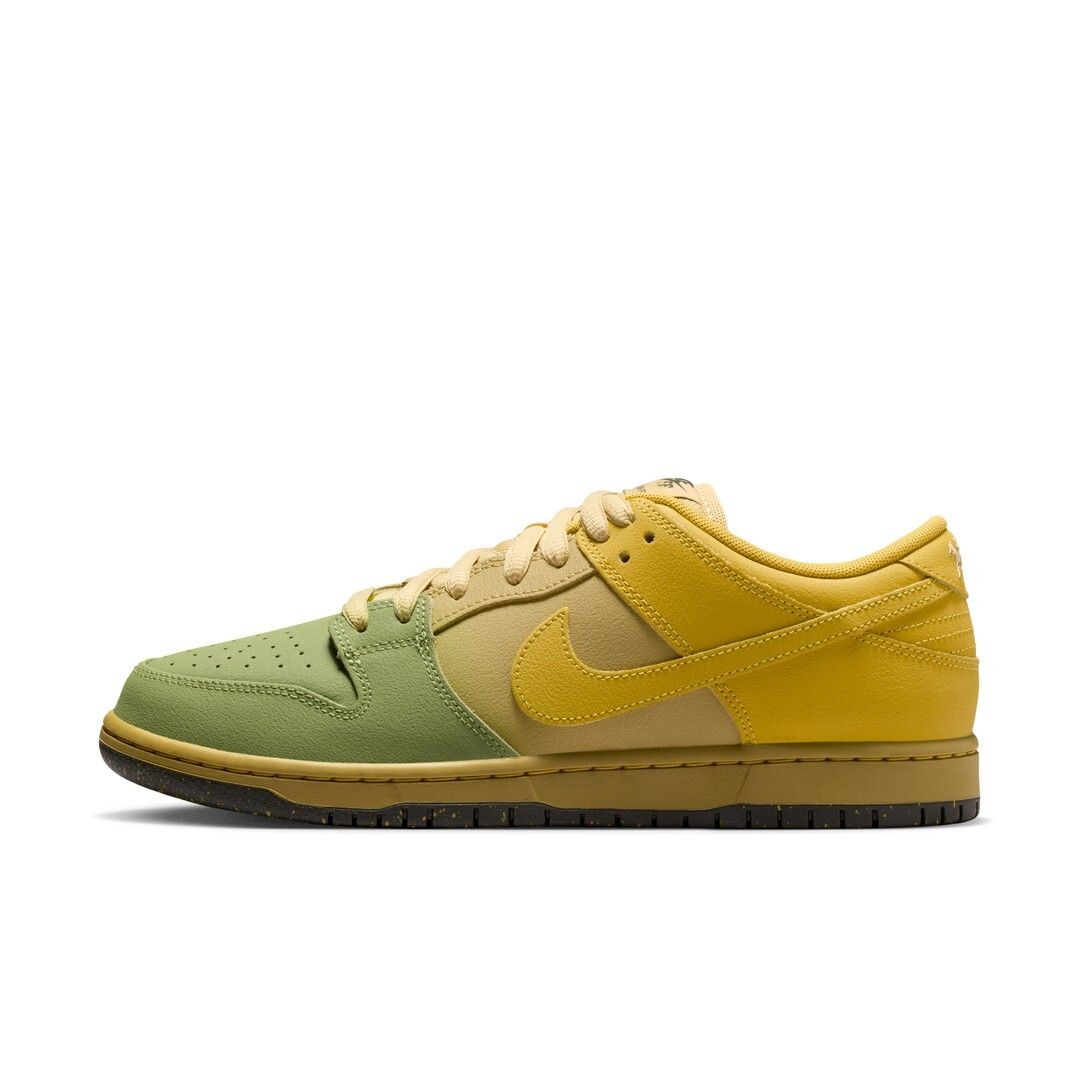 TheSiteSupply's tweet photo. Official Images: Nike SB Dunk Low “Saffron Quartz” 

💵 $130
🗓️ Fall 2026 https://t.co/pTJX5s9wF5