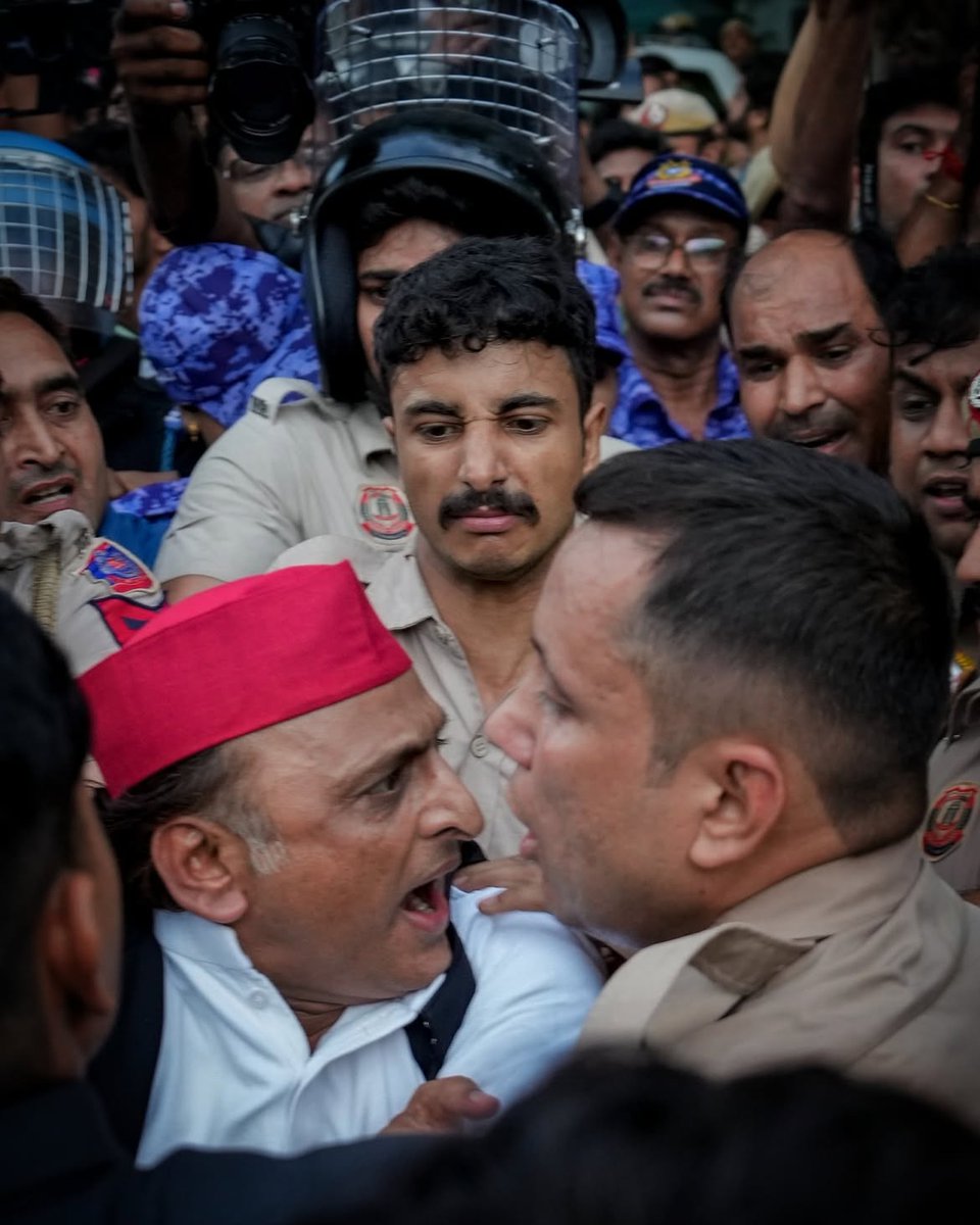mediacellsp's tweet photo. एक अकेला भिड़ गया, 
सब पर भारी पड़ गया https://t.co/zatmpzJmgz