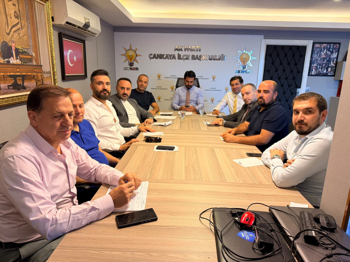 akcankaya's tweet photo. Haftalık Olağan Yürütme Kurulu Toplantımızı; İlçe Başkanımız Sayın Muhammed Baran KARADUMAN başkanlığında gerçekleştirdik.

Toplantımızda alınan kararların hayırlara vesile olmasını temenni ediyoruz.

@Akparti @AkpartiAnkara 
@hakanhanozcan @KaradumanBaran https://t.co/5JFF7ctApH
