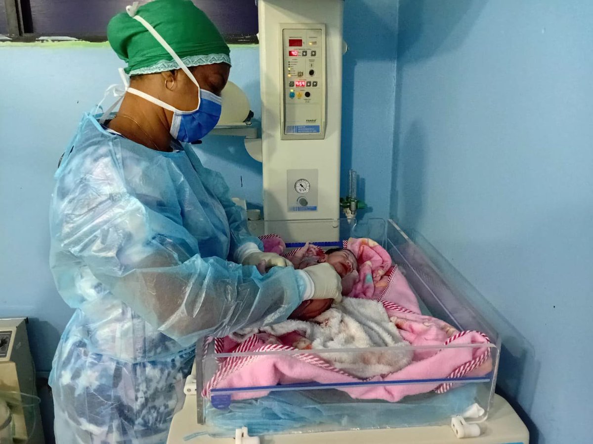 Cubacooperabol2's tweet photo. En la Brigada Médica  Brisas del Cuyuní  del Estado Bolívar, el compromiso inquebrantable de los médicos cubanos es parte de su vocación y la entrega absoluta hace el mundo un lugar más sano y esperanzador.
@Cubacooperabol2 https://t.co/j9DRfBxC2L