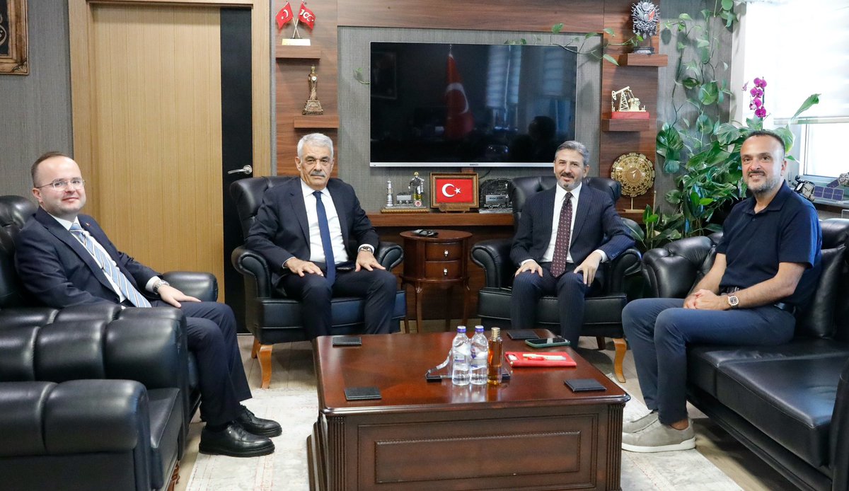 AhmetAYDIN_02's tweet photo. 23. Dönem Sivas Milletvekilimiz Sayın Selami Uzun, 
Afşin Kaymakamımız Sayın Abdullah Arslantürk ve Tohum Yetiştiricileri Alt Birliği Başkanı Sayın Miktat Olgun ile bir araya geldik. 

Gerçekleştirdiğimiz samimi görüşmede çeşitli konular üzerine istişarelerde bulunduk. 
Ziyaretleri için kendilerine teşekkür ediyor, çalışmalarında kolaylıklar diliyorum.