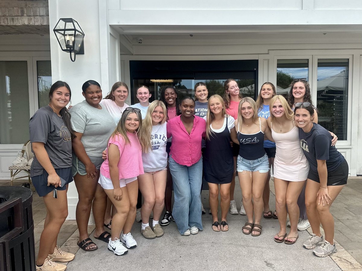 KyleeWarehime's tweet photo. Team lunch yesterday, game day today! We play at 12:30 PM, hope to see you there! 💙⚡️
@sophwools @em_sapp @LLGELITE @Org_LLG 
@CoachDot_LU @kickem2theKIRB @Coach2K_OSU @KarliSpaid @CoachCourtOSU @Strimp25 @LLefty18 @boschml @CoachCassady @VTechSBcoach @jjpower19 @KarenWeekly @EhrenEarleywine @MRhodesSmith @aubrey_lynne10 @CoachLarissaA @CoachLarissaA @Coach_mcGuem @epsteinhitting @CoachMalveaux @KateMalveaux @rykerzc @JessicaAllister @Jolenecal54 @Oh_tooly3