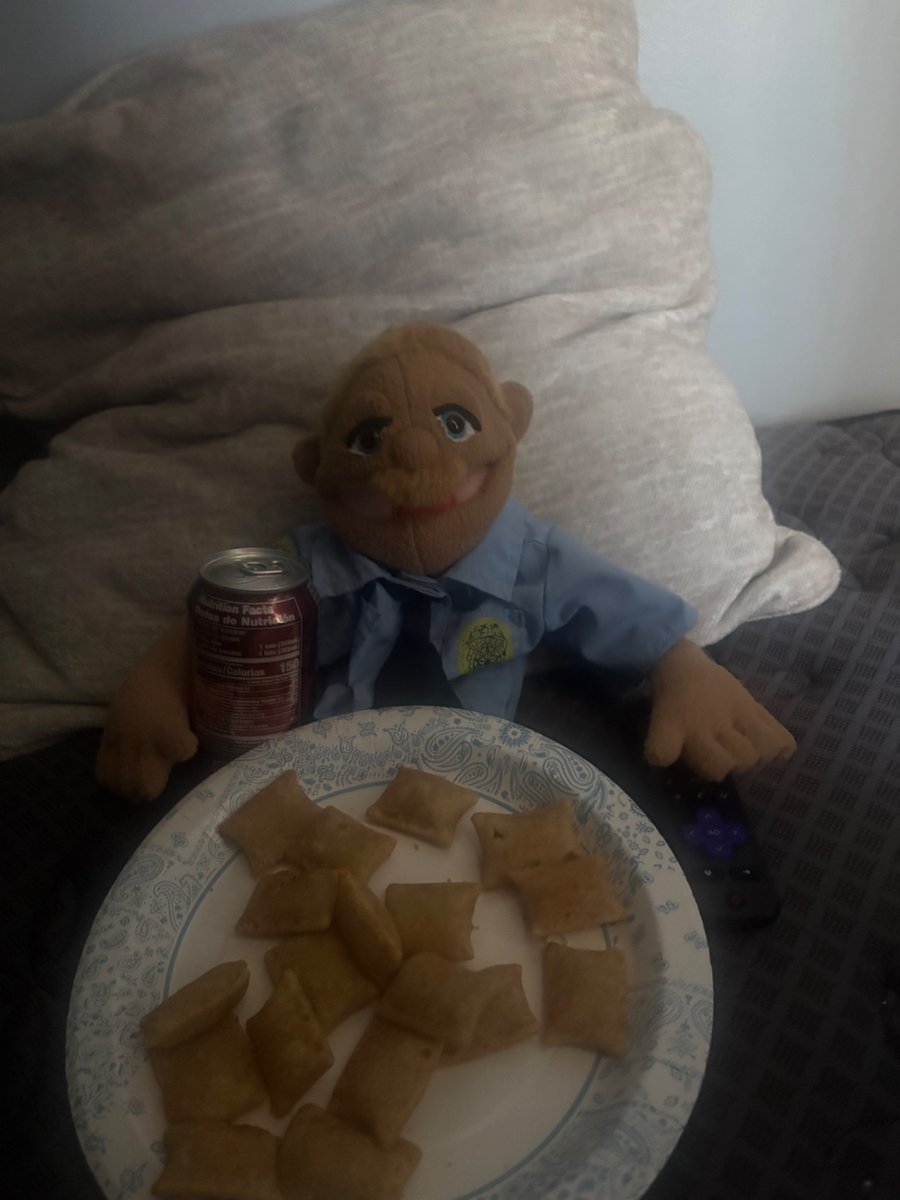 Rootbeerfloat99's tweet photo. Living that life https://t.co/srGmteX99I