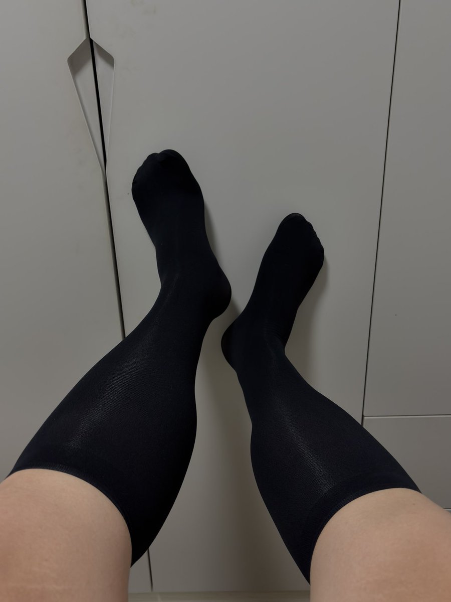 crew_fanatic's tweet photo. Can’t decide which one I should wear to work black or charcoal🧦😈😈😈
#dresssocks #blacksocks #gaysocks https://t.co/HNmGPBqo5R