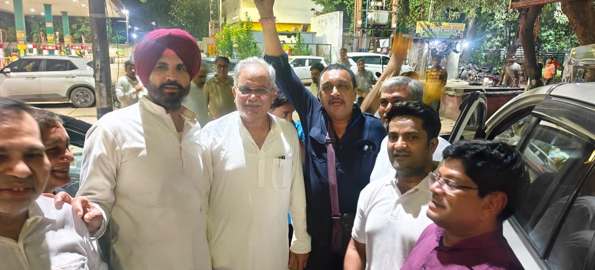 bhupeshbaghel's tweet photo. छात्रों की आवाज़ को हम दबने नहीं देंगे.

बाहर आ गए हैं. फिर सड़कों पर मिलेंगे. https://t.co/6nXlPYQIxb