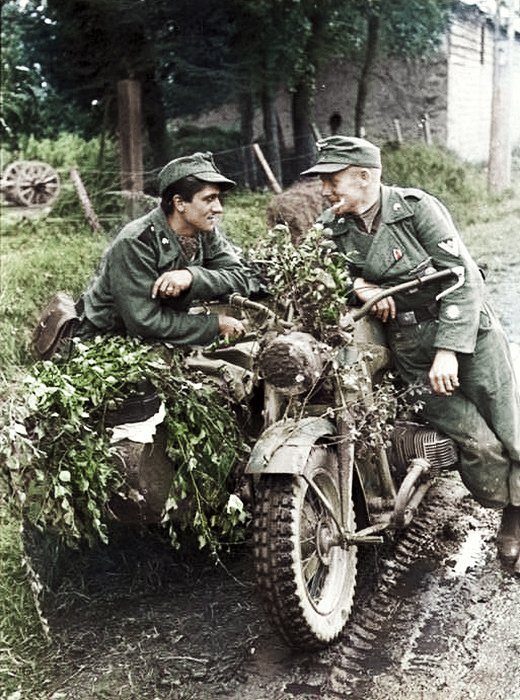 Avivi1999's tweet photo. Zündapp KS 750 and Panzergrenadiers - France, Summer 1944. #WWII https://t.co/GqYdbD7eUL