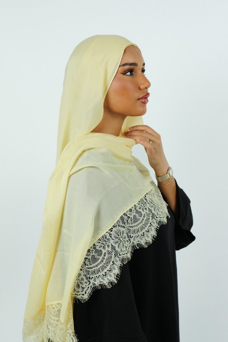 maaydah_'s tweet photo. les modals à dentelle, le voile de cet été ! https://t.co/kd66SZFbV1