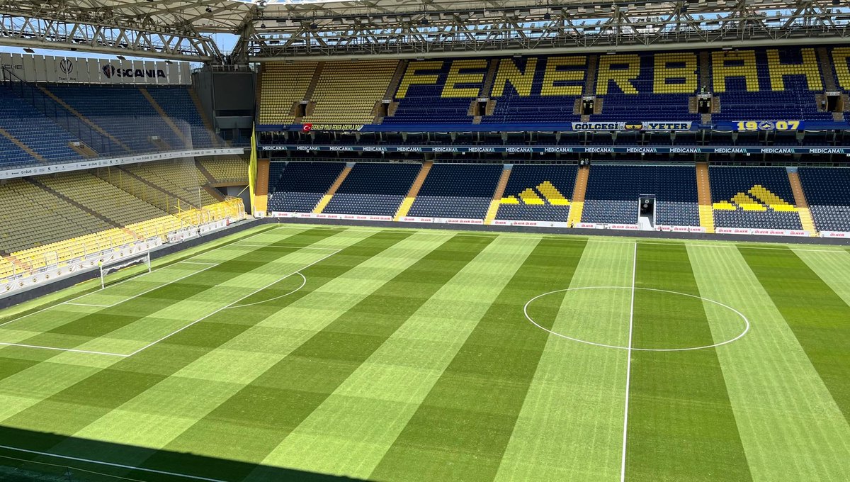 sportsbbu's tweet photo. Fenerbahçe stadı boyanıyor!

Fenerbahçe yönetimi yeni sezona başlarken stadın koltuklarını tamamen lacivert renge döndürmeye karar verdi. 

İşte stadın güncel durumu.

Boyama işlemleri bu akşamki Gornik Zabrze maçının ardından kaldığı yerden devam edecek. https://t.co/SHUYUWhstx