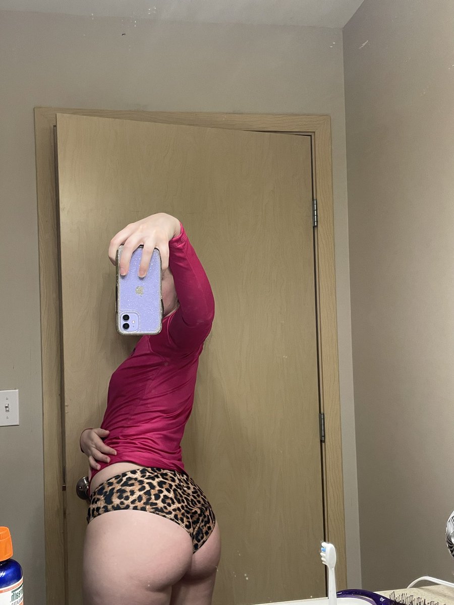 R54534Rose's tweet photo. @EugeneWaltfvr5 I want to suck your cock until I make you cum all over my chest.
1 want you to slap my ass and pull my hair while giving it to me Doggy style.teeth r https://t.co/iCvDlfWWpi