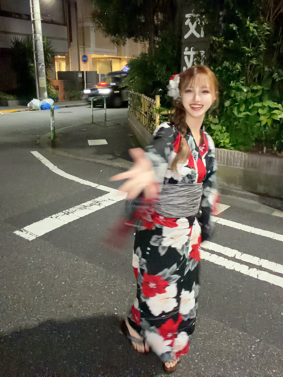 rr___yuuka's tweet photo. 私たちって付き合ってるよね？ https://t.co/Gzo2Uuf1WO
