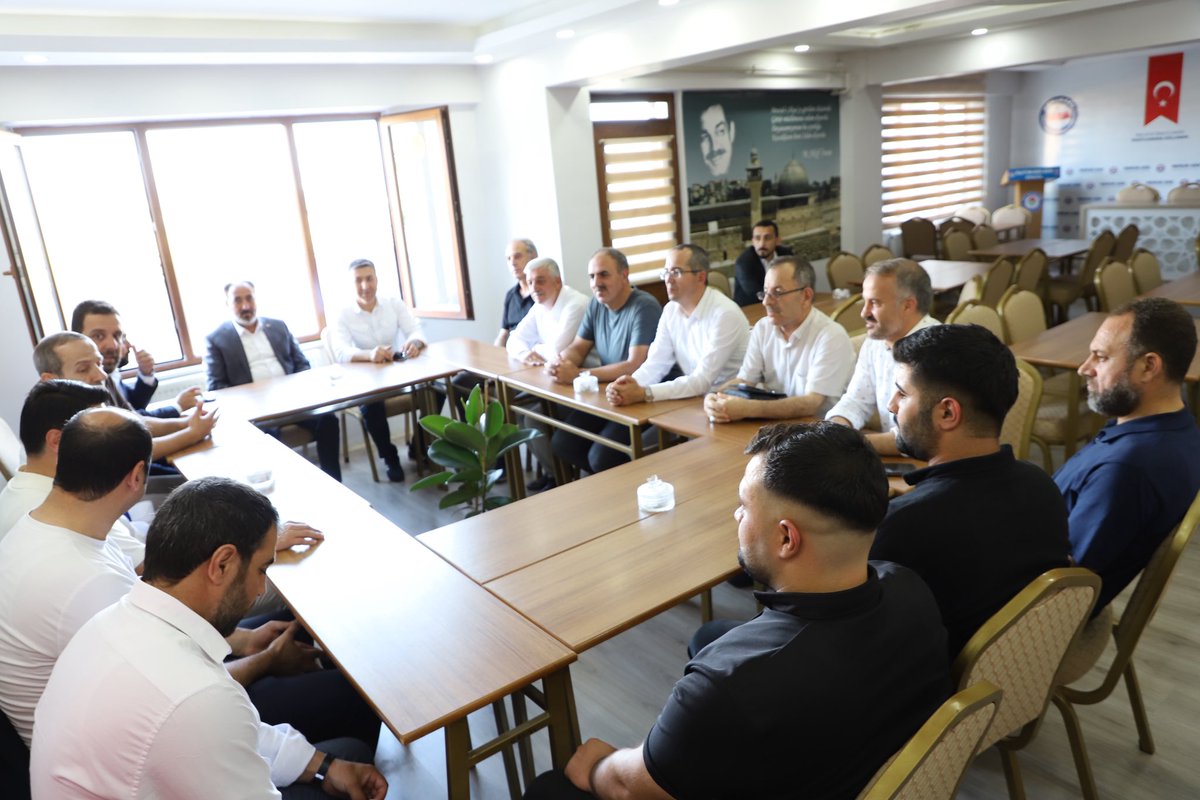 bingolakparti's tweet photo. MKYK Üyemiz Abdurrahman Akyüz ile birlikte Memur-Sen Bingöl İl Başkanı Yunus Kava ve Şube Başkanlarıyla bir araya gelerek güncel konular üzerine sohbet gerçekleştirdik. 

@yilmaz_seven @Aakyuz54 @EnessAslan_ https://t.co/CZ0XehHzvW