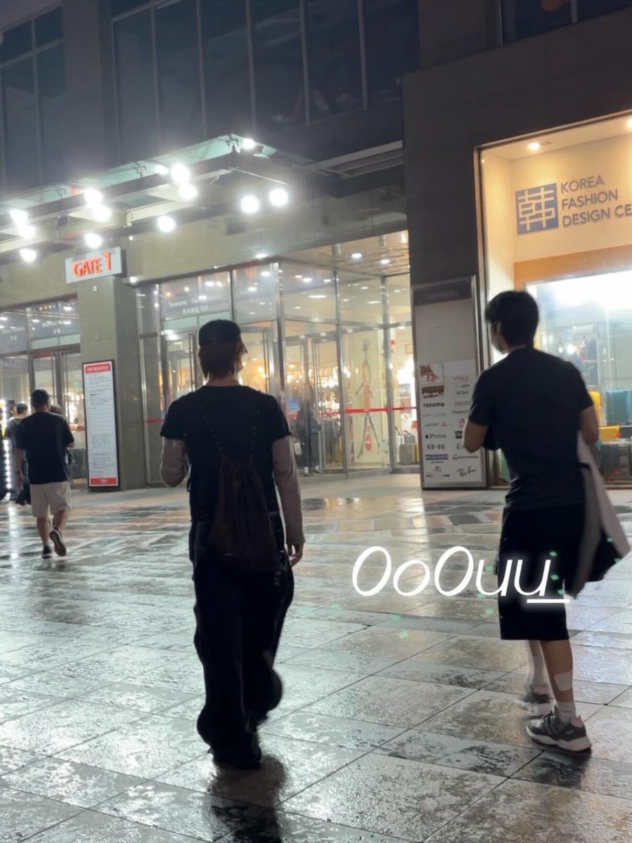 mushieewe's tweet photo. op spotted hyunjun and hamin a few days ago🥹

#현준 #하민 #SMTR25 https://t.co/VKXjquhpZG