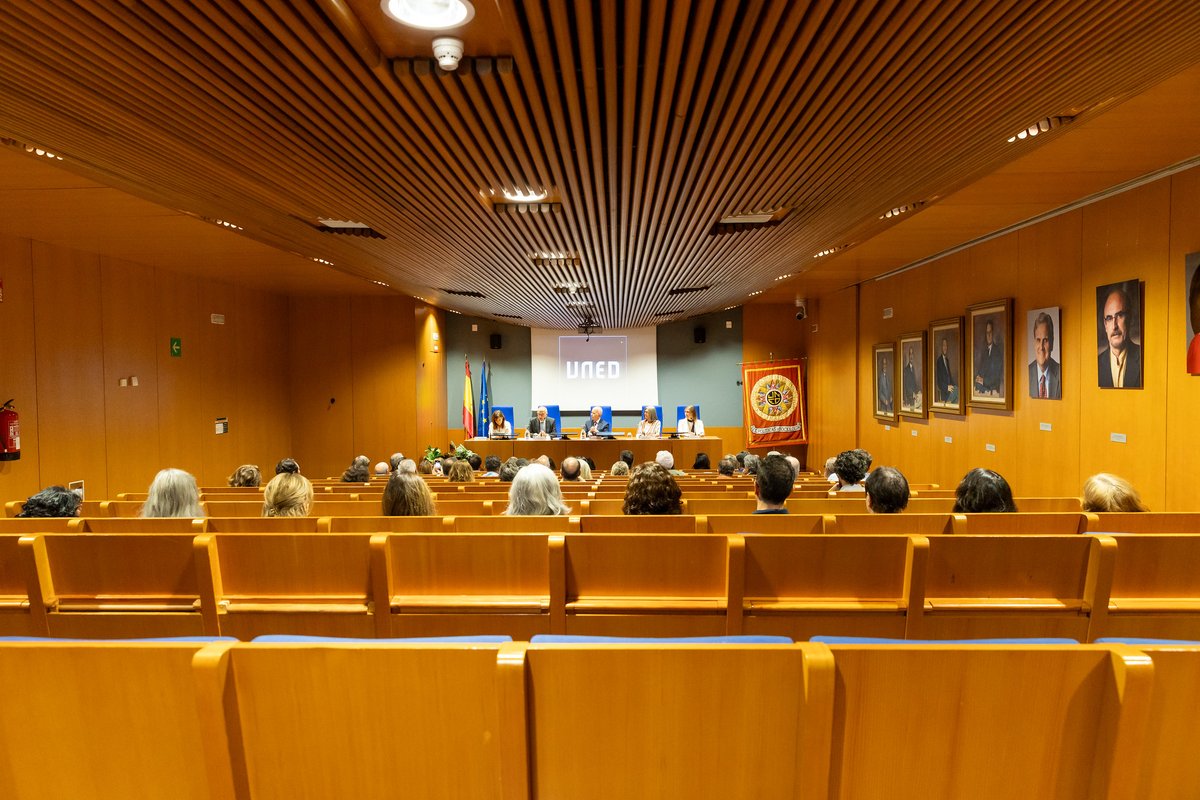 UNED tweet media