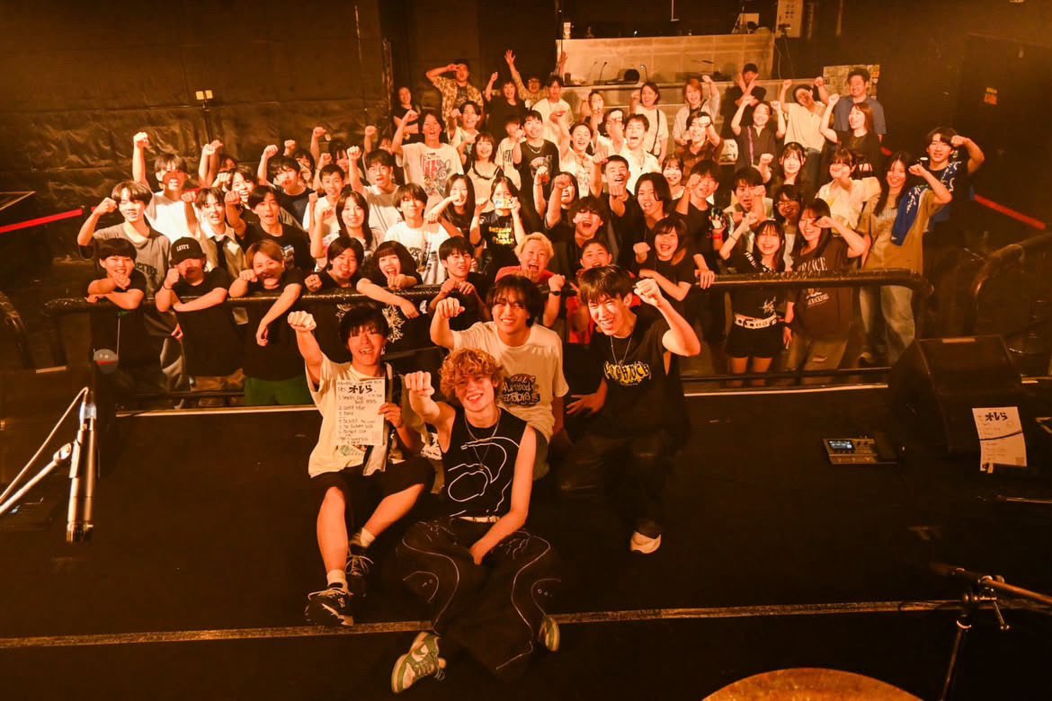 orera_ns's tweet photo. 俺ら、オレら。
ありがとございます‼︎
オレら最後のライブハウス&amp;企画でした‼︎
関わってくれた全ての人皆さんに感謝🥲
企画名言いづらい文句は受け付けません。 https://t.co/MBAEmHm4CK