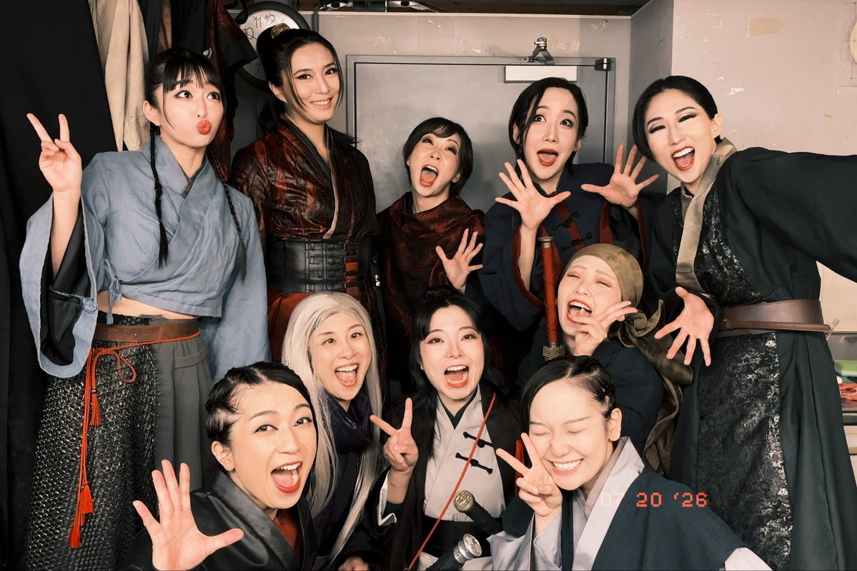 murasakinochou's tweet photo. #玄狐 第六回公演 #月下の女騎士 
の幕を無事に下ろしました。
出演陣32名。スタッフの皆様。誰一人欠けることなく完走することが出来ました。一重に支えてくださった皆々様のお陰様でございます。
多くのお客様に足を運んでいただけたこと、心から感謝いたします。
本当にありがとうございました！ https://t.co/4a630GirQF