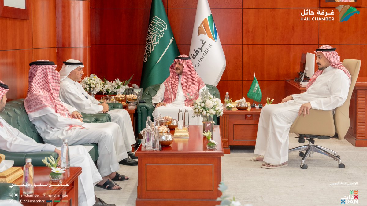 hailchamber's tweet photo. #استقبال |

استقبل رئيس #غرفة_حائل أ.نايف الجميل، وبحضور عددٍ من أعضاء مجلس إدارة الغرفة، مدير المنطقة الشمالية للتجزئة المصرفية في #البنك_العربي_الوطني أ.عبدالعزيز الغيث، جرى خلال اللقاء بحث الشراكة الاستراتيجية بين الغرفة والبنك وتعزيز التعاون المشترك، واستعراض الفرص الداعمة لقطاع الأعمال في المنطقة.