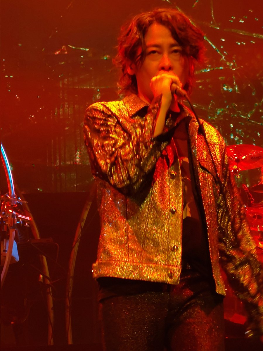 Tggjfrsueqd7EnG's tweet photo. はぁー。現実に戻ってきた😣RYUPICまだだ、まだ終わらんよ‼️青いRYUと赤いRYU😳そういえば昔札幌でAIR-Gでりゅーちゃんが毎週で他のメンバーは一人ずつ来ていた話でその頃の真ちゃんなんかちょっと暴露されてたよね💦杉ちゃんに😅　#LUNASEA　#LUNAPIC https://t.co/fKJTiDQ4KZ