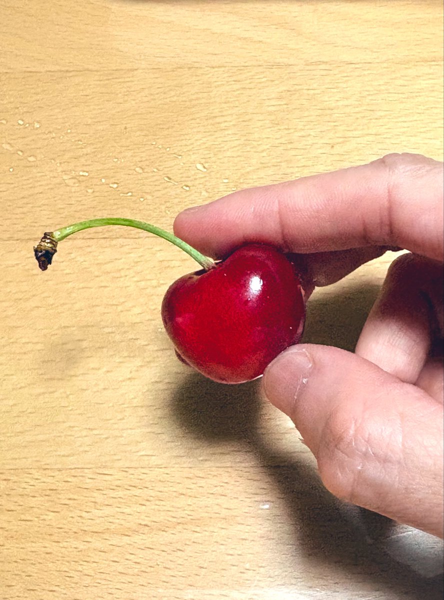 r1732023's tweet photo. うん。良い色だね。綺麗。
甘くて美味しい https://t.co/uGVs1cq0wC