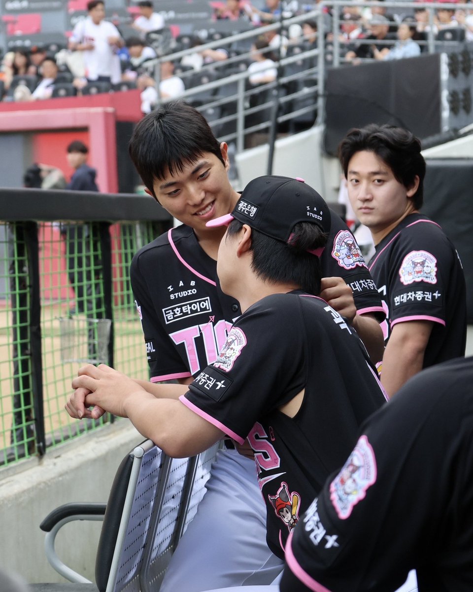 Kiatigers's tweet photo. 형 좋아💜 동생 좋아💜 타이거즈🐯 https://t.co/OPdTwPoGvC