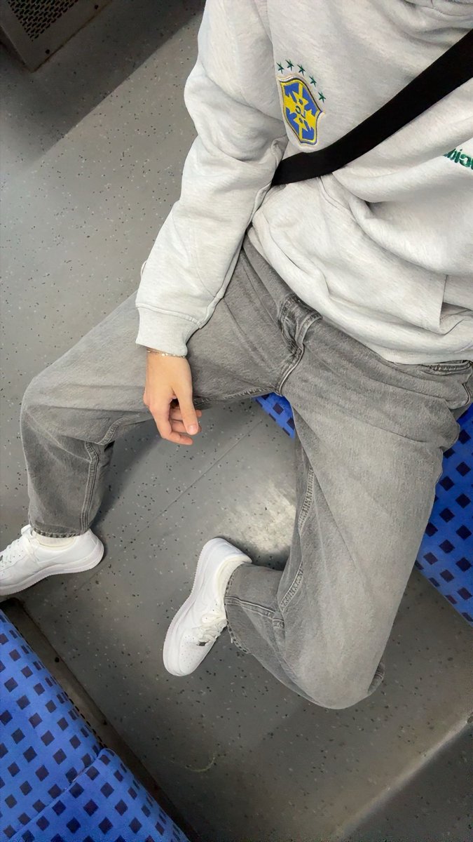 Noah19yo's tweet photo. 19yo Master
Rt to be a good boy 🙂‍↕️
Dm to be next💸😈

#master #selling #paypig #alpha
#young #cashslave #malefeet #gayfeet #guyfeet #humanatm #feetfetish #footfetish #sockfetish #twinkfeet #footlover #feetlover #toefetish #footmaster #footdomination #footworship #feetworship https://t.co/rGnTNG9zqj