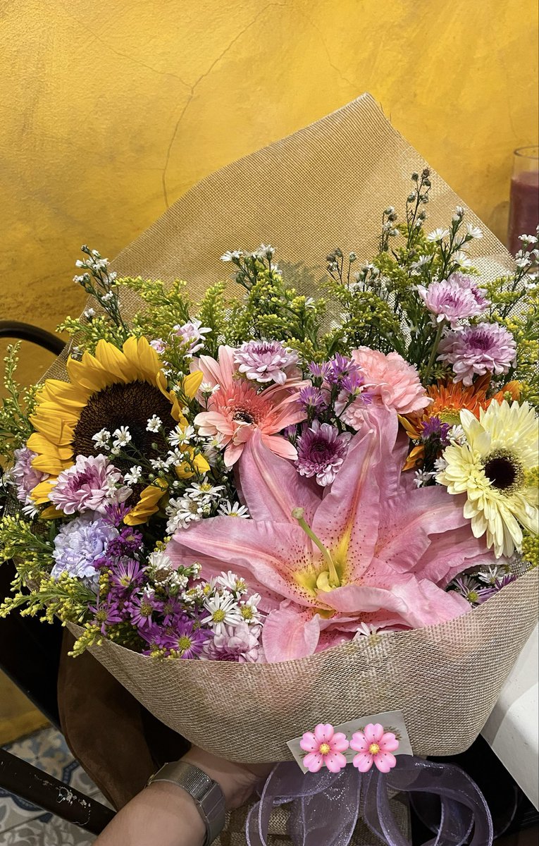 Luvleejae's tweet photo. Blooming with gratitude. Thank you for the lovely Birthday fresh flowers. https://t.co/YxGKEvcmtd