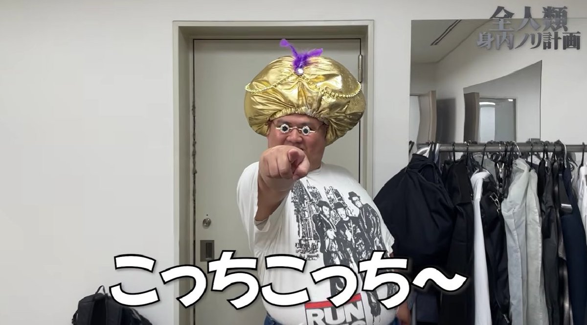 suama318's tweet photo. Jもだけど、この小さすぎるグラサンはどうやって見つけてくるんだろう https://t.co/dK5awnC3jn