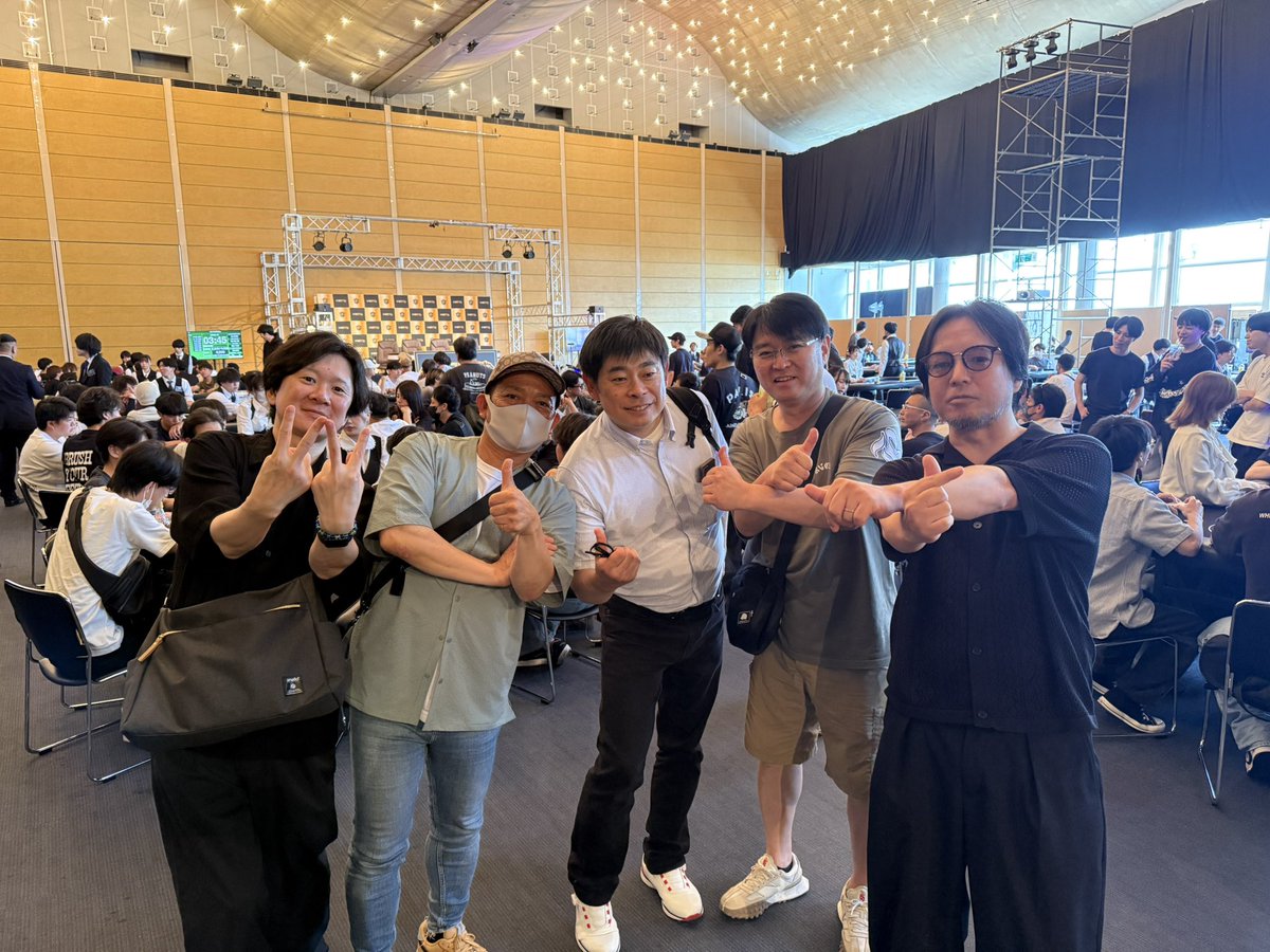 ChampRyo's tweet photo. 昨日まで3日間
北九州小倉にて開催させて頂いた
第1回WJPTが無事終了致しました✨

今まで約4年間『BIG 1 CUP』という
中規模レベルのトーナメントを
開催して来ましたが、
東京だけではなく、様々な地方でも
次々と魅力的な大型トナメが開催され
僕自身頭打ちになりつつあった時

北九州トリプルバレルの卓也さん、なべさんからとても愛情のある発破をかけて頂き、
『協力』という言葉では到底足りないくらいのご協力を頂き、このWJPTを主催させていただきました

東京の人間がWJPT→西日本ポーカー
『西日本最強は誰か？☄️』
というトーナメントを開催するのは違和感ある方もいらっしゃると思いますが、
旧BIG 1 CUPを通じて知り合った
山口県や九州の方々と仲良くさせて頂くにつれ、関東人という名の西日本男児になりました。胸張って『西日本ラブ✨』と声高に言い続けたいと思います！

自分自身初めての大型大会であり、
フリーロールなど勝負の試みなど考えて、
初日前の夜は、うつらうつら寝たのか寝てないのか分からない状態ほど緊張しておりました💨

運営と北九州トリプルバレルさんの2人で、本当ーーーに毎日朝5時までミーティングを繰り返しサイコロを投げました

結果
全てのトーナメントで想定の倍以上のお客様にいらして頂き、40卓が埋まりウェイティングの連続✨
メインFINAL9の入場セレモニー✨
心から見たかった景色を見る事が出来て感無量、感謝の形の仕方が分からない程でした

まず、
ご来場頂いたお客様✨

ご協賛頂いた
岡野バルブ製造株式会社様
株式会社フジコー様
ポーカートラベル様

サテライトにご協力頂いた店舗様

ディーラーや受付スタッフの皆様

東京から遠征して来てくれた3BETの仲間達

運営の皆な

そしてSPECIAL THANKSとして
トリプルバレルの卓也さん、なべさん
スタッフの皆様

関わってくださった
全ての皆様に心より感謝申し上げます🙇

WJPTは半年毎、一年２回開催を目処にこれからも開催させて頂ければと思っております

北九州から日本へ！世界へ！
をフレーズに『プレイヤーファースト』な大会に出来るよう努力してまいります

これからもWJPTをよろしくお願い致します✨

2026年7月21日
WJPT主催
林亮志（ドン）

#WJPT #ポーカー #北九州