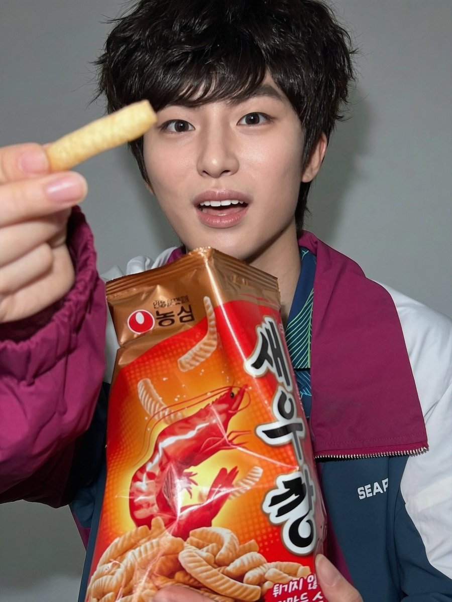 napooo0__'s tweet photo. 아니 우리 상뱀
썬칩 먹으면서 탈영병 기다리는데
지 새우깡 존나 맛있다고 제발 맛 보라고
사정사정하네
먹기 싫다고 소리 졸라 질렀더니 탈영병 튀었다 아 한호열 ; https://t.co/rlkjOWSgbJ