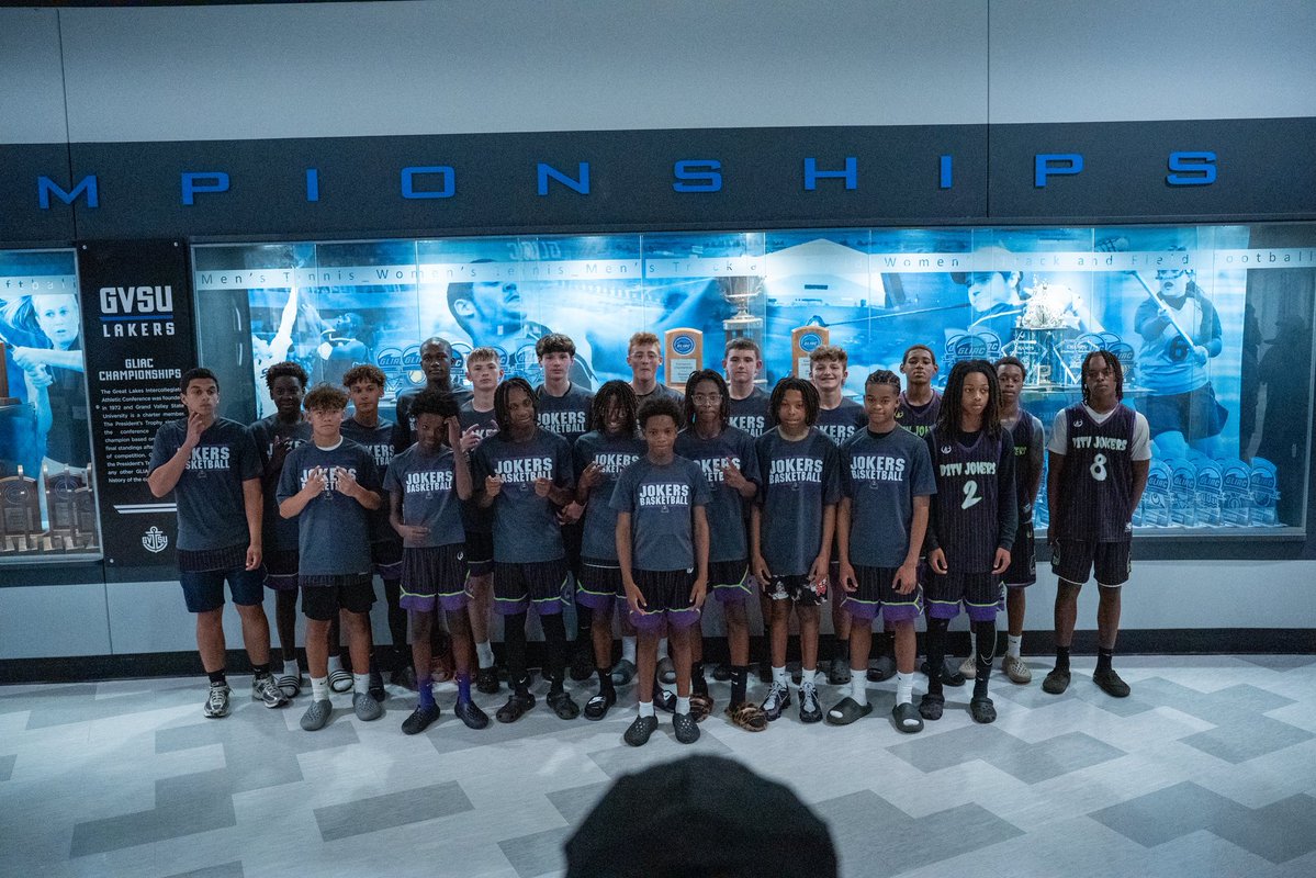 D1tvJokers's tweet photo. @gvsubasketball facility visit 🃏⚓️🔥 https://t.co/D3rR9hJfQa