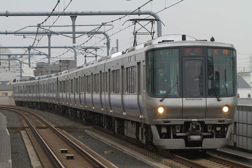 Kansaiman3's tweet photo. あの...
何処に停車するんでしょうか...
#これよりレアな鉄道写真をあげたやつが優勝 https://t.co/N2GGqgjxuo