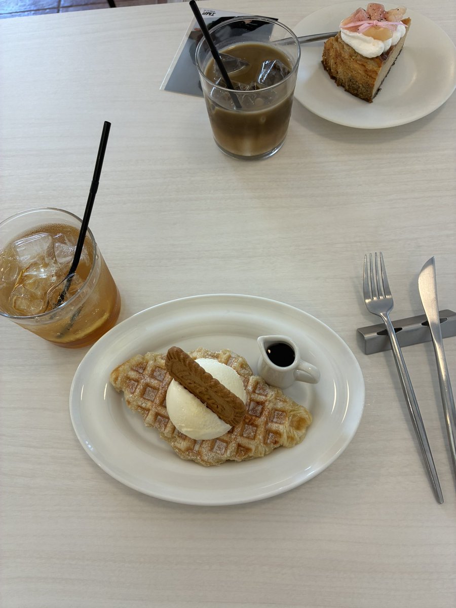 ai1779's tweet photo. 食べたもの！
どれも美味しかった✨
ゆるかわしか持ち歩いてなくて咄嗟に出したゆのくん🫶 https://t.co/19YFRuQY8B