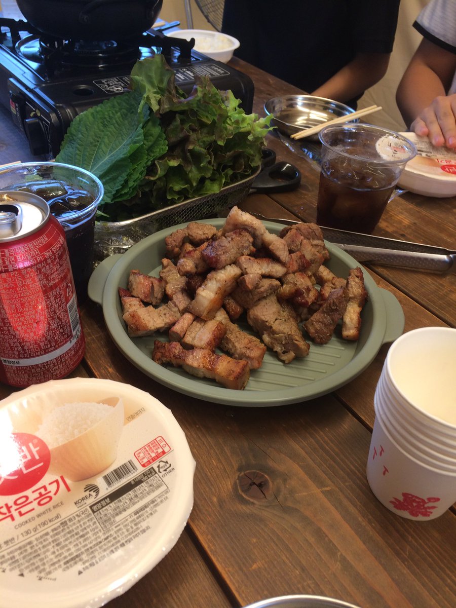 ninetrcak's tweet photo. 폭우 속 바베큐장 좋다…… https://t.co/ONEIJyE440