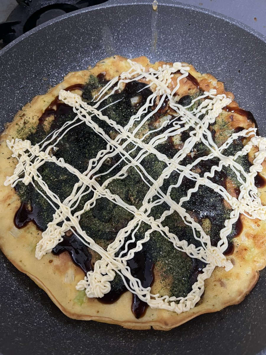 aritaka0705's tweet photo. 2022年のカタールW杯の時は43歳だった私。

もうあれから４年の月日が流れたのですね。

大変僭越ながら先日、誕生日を迎えました。

自作のバースデーお好み焼きが薄く、見た目が黒魔術っぽくなってしまったので、今後改善したいと思います。

てなわけで！

ハコフェス岡山まで！！

あと40日！！！ https://t.co/59PYEcICmP